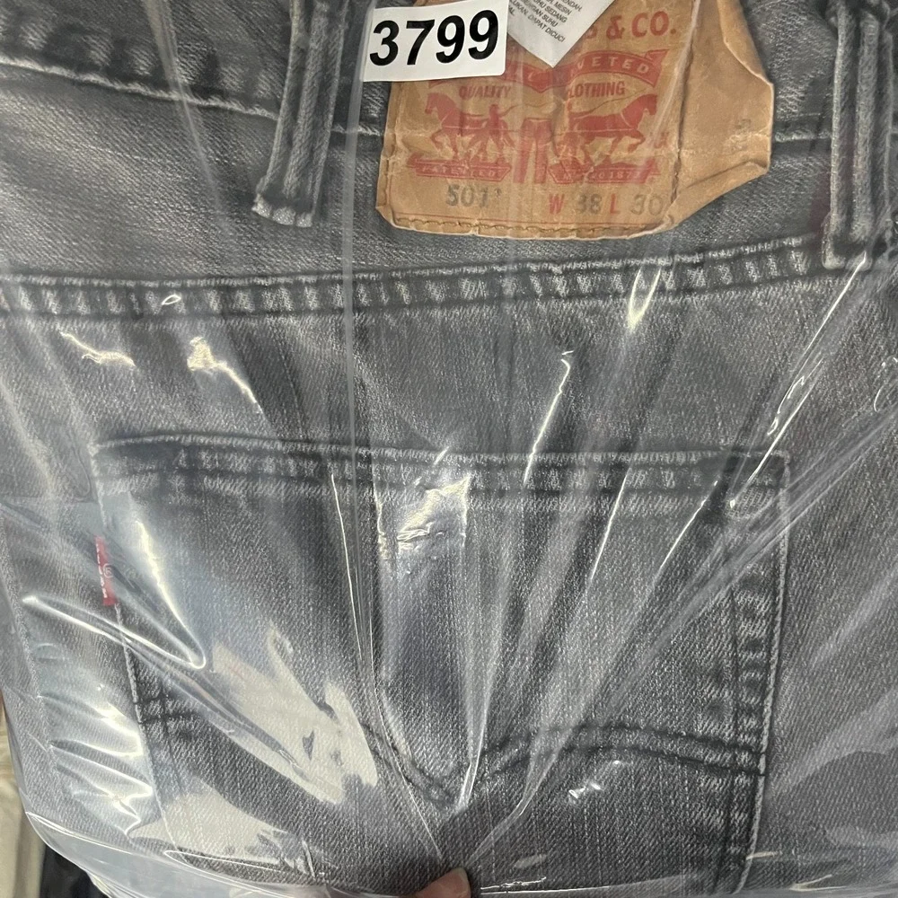 Levi's 501 Original Jeans Men's Gray‎ Denim Classic Straight Button Fly - 37x28